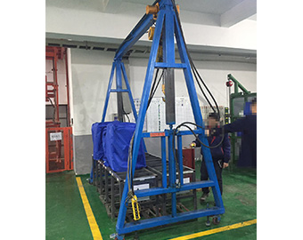液压式伸缩手推龙门起重机